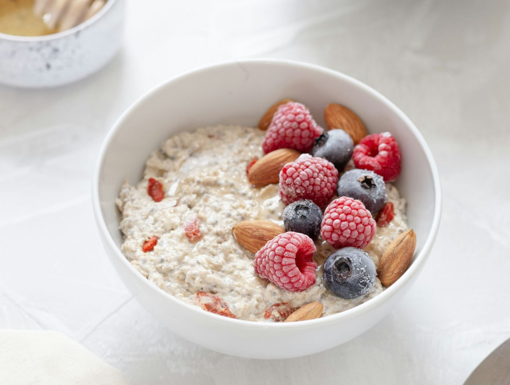 alimentación antes y después del entrenamiento para mejorar el rendimiento físico.